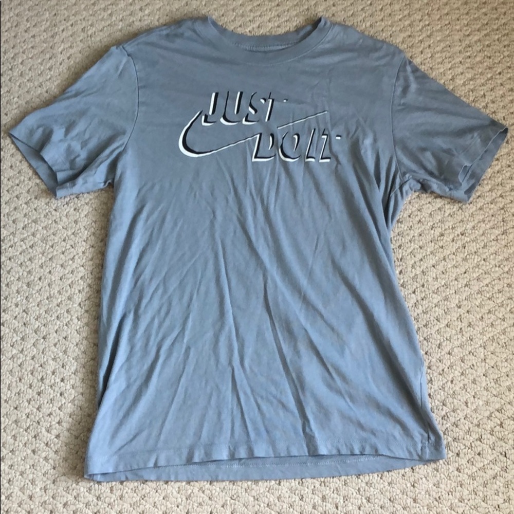 Men’s Nike t-shirt